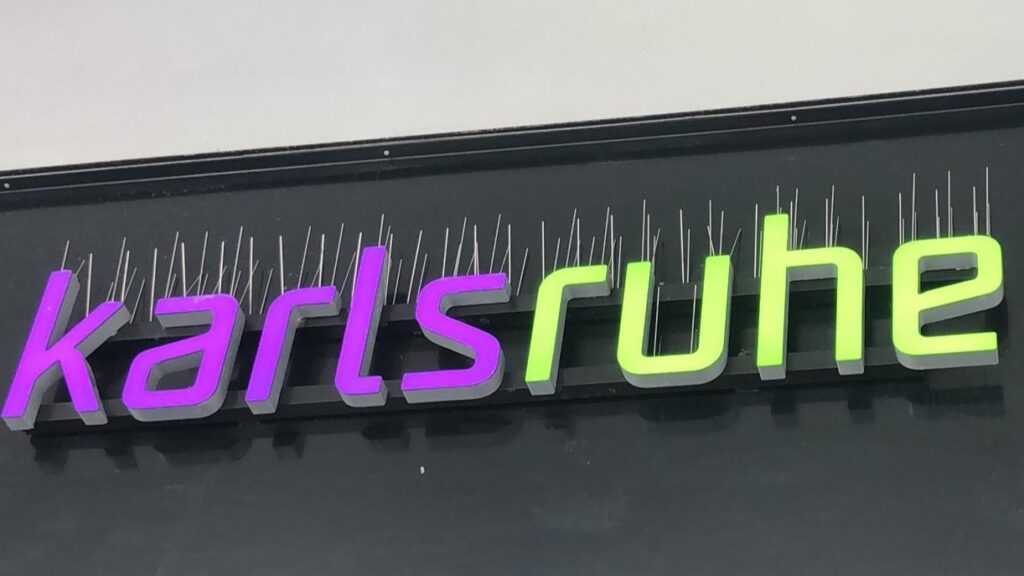 AVEX Taubenabwehr – Einsatz von Spikes