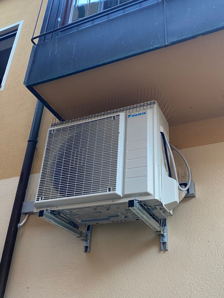 AVEX Taubenabwehr – Einsatz von Spikes